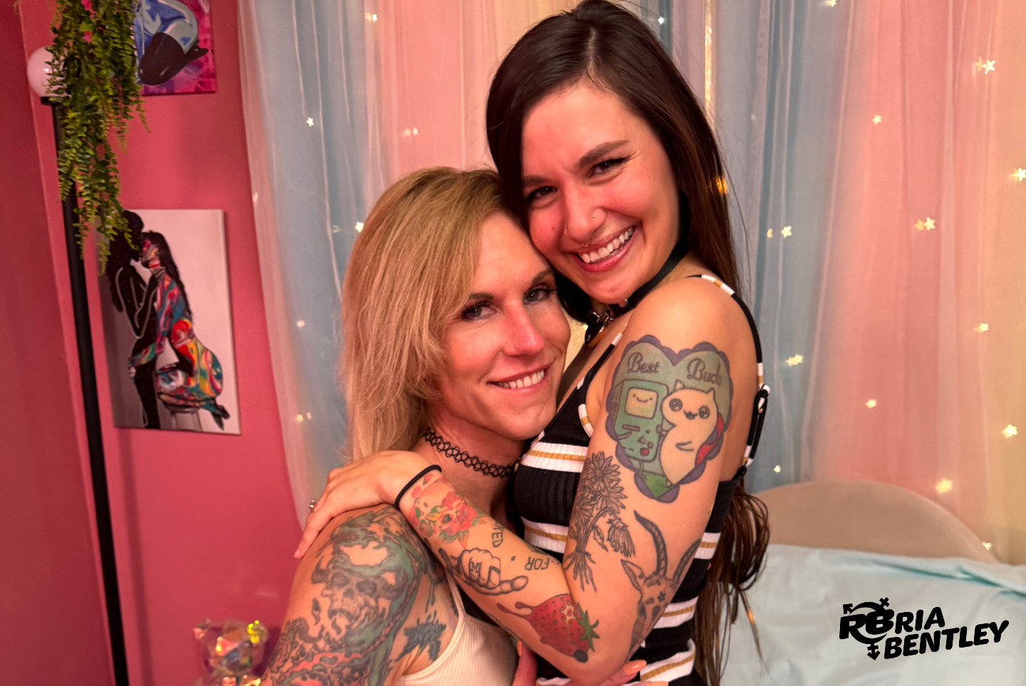 Ria Bentley Goes Balls Deep In Luna Lovely